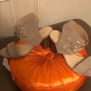 Suede tan 3 inches shoes.